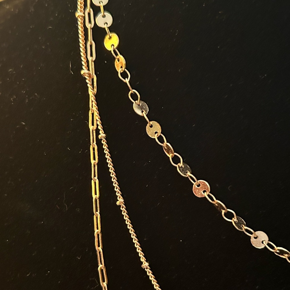 Elegant Gold Layered Necklace - Picture 3 of 3